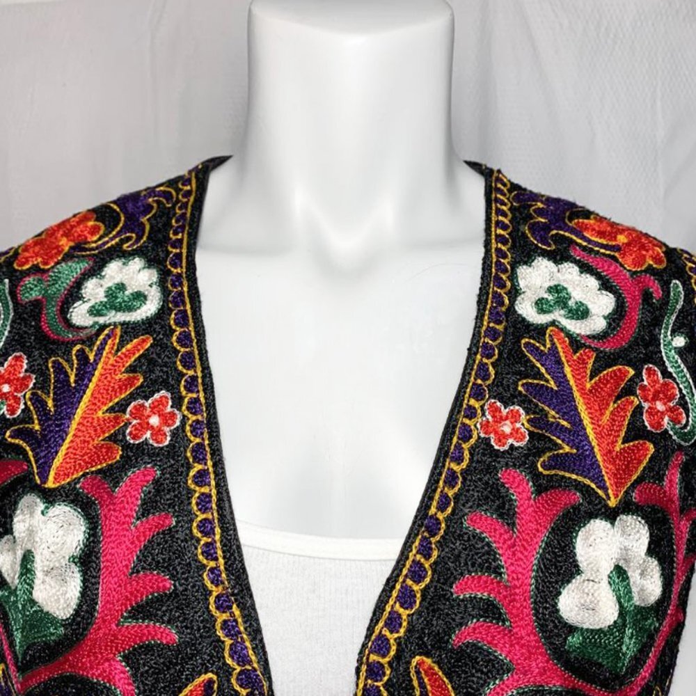 VINTAGE Embroidered vest - Picture 4 of 6